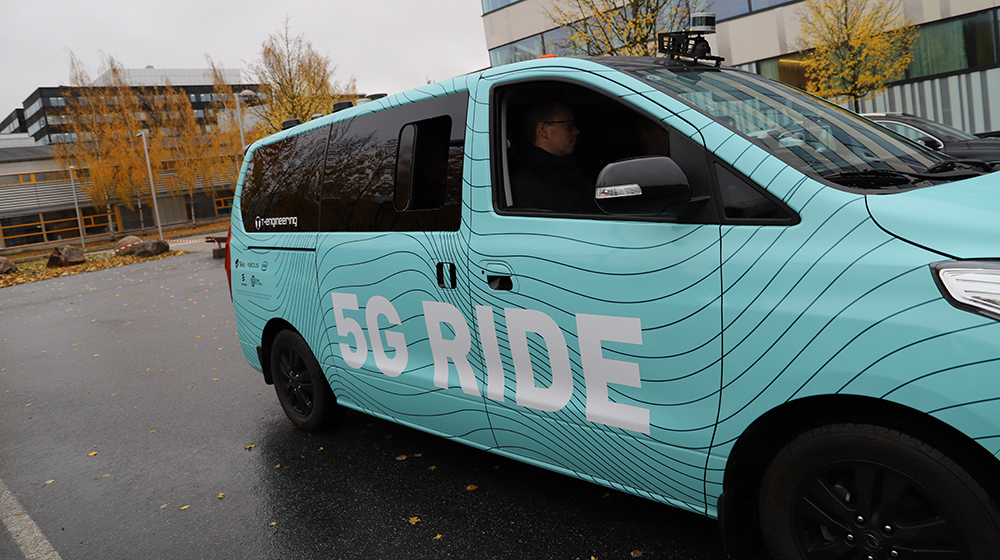 Blue car with 5g Ride printed on it