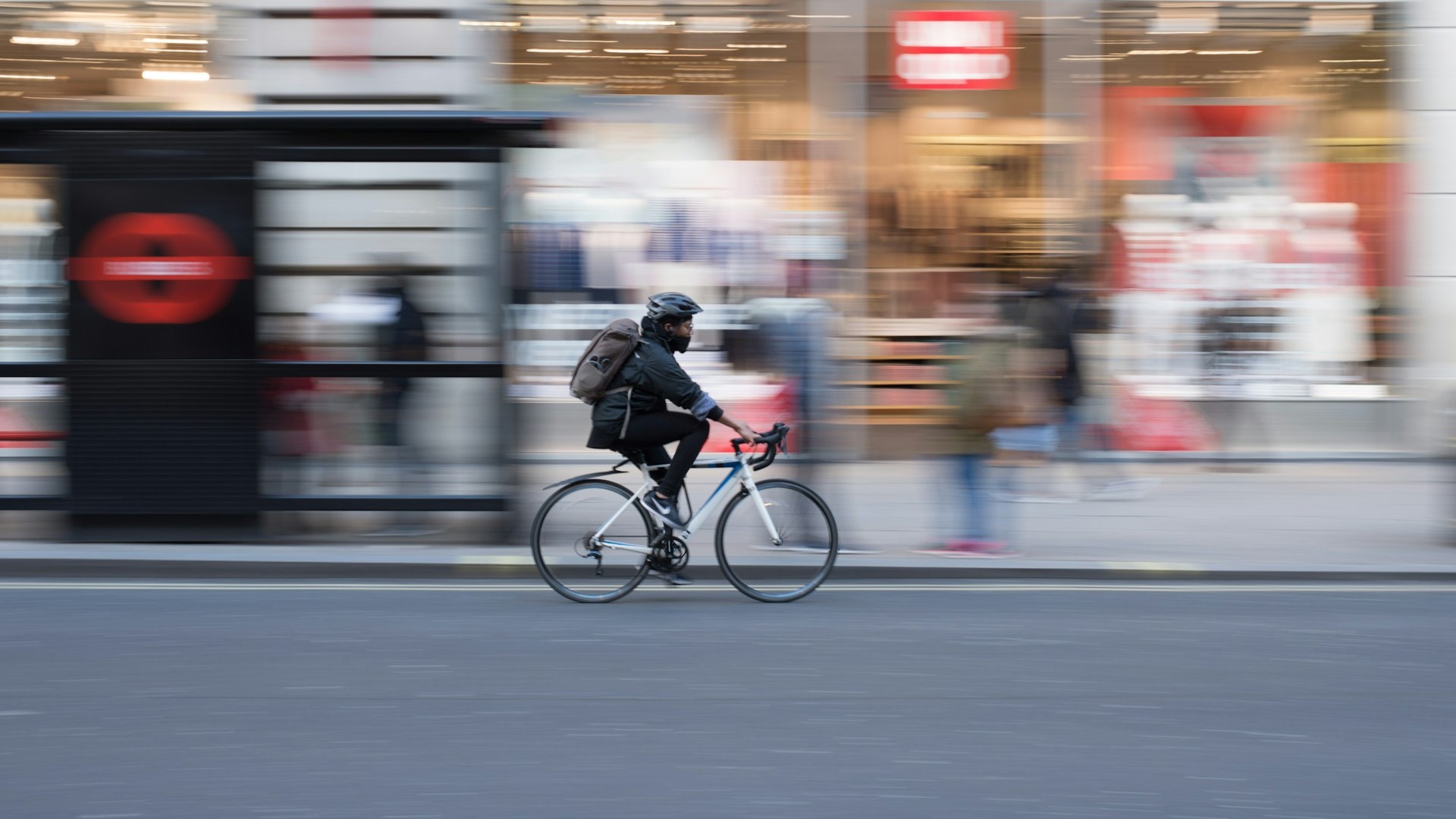 Picture of a cyclist in a city.